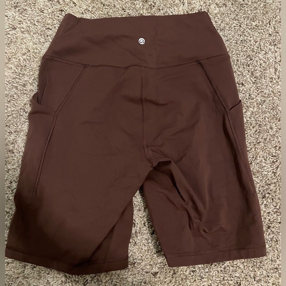 Excellent condition! Worn 1x! Crz Yoga biker shorts Sz M, color is brown/maroon